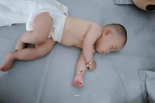 汕尾宝宝拉屎有黑色颗粒